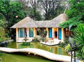 เคียงมูล ริเวอร์ไซด์ วิลล่า Kiang Mun Riverside Villa & Cafe, Hotel in Ban Khan Rai