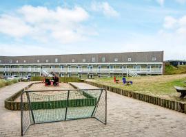 4 person holiday home in Ringk&oslash;bing, hotel com piscina em Ringk&oslash;bing