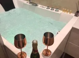 LES BULLES DE MONA - Alcove - Spa - Clim