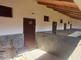 back to basic kampeer hut, hotell i Pietralunga