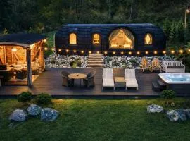 Friday Inn Igloo - Jacuzzi încalzit, Intimitate, Natură, Priveliste & Iaz - Escapadă romantică premium într-un tiny house unic în Romania - la o oră de București si 25 min de pârtia de ski din Sinaia