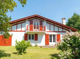 Maison familiale avec jardin à Sare, au pied de la Rhune โรงแรมในซาร์