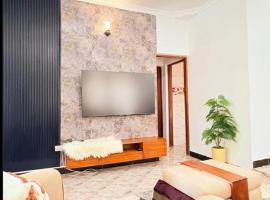 Cozy-Homey with solar system power24hr -Firepit-Free Parking-Garden swing, hotel ad Arusha