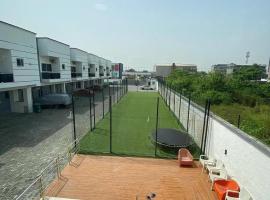 GreenBay-Homes, хотел в Aja