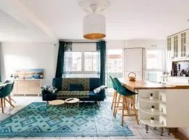 Spacious apartment with balcony near Paris