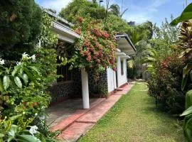 Fleur De Lis Bungalow