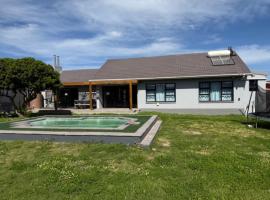 Silva Dolphin, Hotel in Vredenburg