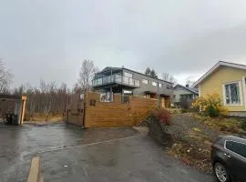 Modern, spacious top apartment