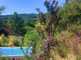 Peaceful Nature House near Zagreb - Pet Friendly - Workspace - Fast WiFi, מלון בMala Rakovica