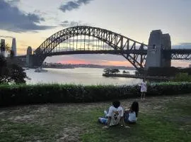 Walk to the Opera House