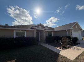 Viesnīca Amazing 4 Bedroom home in Ocala pilsētā Okala