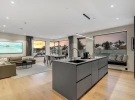 Grand Luxury Penthouse l Stunning View l Balcony