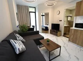 1 Bed Junior near Cleveland and Galleria Mall by Central Stay