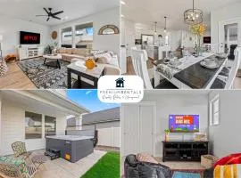 Luxury 5BR Retreat - Hot Tub - Game Room - Parks