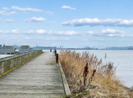 Holiday Apartment By Harbor Beach Safari Park, hotel in Bandholm