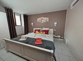 Cosy Gîte, King Bed, Fast WiFi