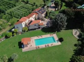 "MAS TRAMONTANE" chambres d'hôtes, studio, ancien mas agricole dans parc arboré, piscine et sa vue face au Canigou
