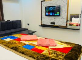 hotelroyalgrandbarsana, hotell i Nandgaon