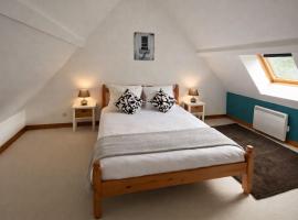 Appartement calme Berry médiéval, hotel em Parnac