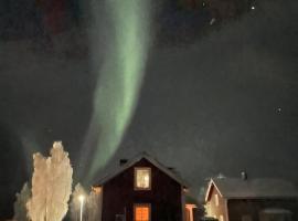 Tvåvåningshus i lantlig miljö, hotel v destinácii Manjärv