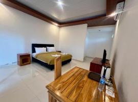 Pohon Purba Resort & Restaurant, hotel i Pulau Lebur