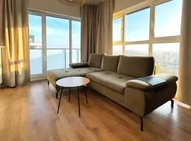 Modern Sunny Apartment Close to City Cente