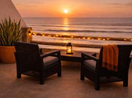 2BR Family Apartment- Heart Of Taghazout, Private Beach Access, Panoramic View, Remote Work 100Mbps, Walk to Restaurants, kh&aacute;ch sạn ở Taghazout