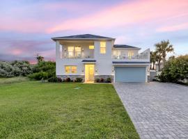 Ponce Inlet Surf Villa- Steps to beach with pool and spa!, Hotel in Port Orange
