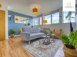 Contractors and Relocations Haven with Parking，貝辛斯托克的飯店