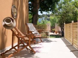 Beach House Lefkes B, готель у місті Закінф