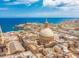 Spacious Seafront 3-Bedroom Apartment in Sliema SV 3