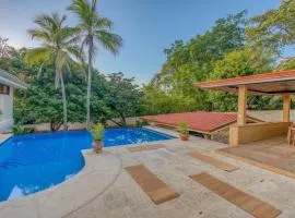 Walk to Beach - Hot Tub - Ensuite Queen bed Room