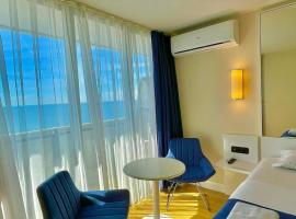 Luxsor Room in Orbi City, beach hotel sa Batumi
