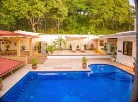 Walk to Beach - Hot Tub - King Suite and AC