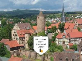 ALTE FÖRSTEREI - Altstadtwohnung mit Stil & Aufzug - in der Hinterburg Schlitz - mit Garten, Parkplatz & E-Ladestation - Hunde willkommen - Fulda, Bad Hersfeld, Alsfeld in 25 km Entfernung