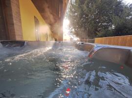 Szent Fl&oacute;ri&aacute;n Tűzolt&oacute; Panzi&oacute; Visegr&aacute;d &ndash; domek wiejski 