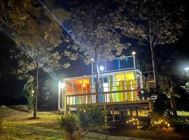 บ้านกระจก, Hotel in Ban Khao Ya Nua