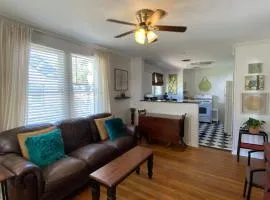 Peaceful Cozy 2BR Retreat Near Downtown Lafayette