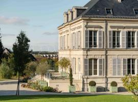 Domaine de l'Ormeau - Luxury Estate with Indoor Pool and Spa in Falaise, Normandy - Steps from William the Conqueror's Castle – hotel w mieście Falaise