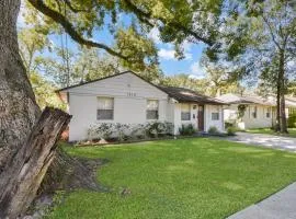 Downtown Jacksonville Retreat | Pet-Friendly with Hot Tub & Backyard Oasis