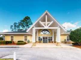 Spacious condo with pool, hot tub and private washer/dryer