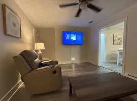 Close-to-Everything Midtown Cottage