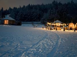 Glamping Niebiańska Osada Jurty Dolnośląskie, khu glamping ở Polanica-Zdr&oacute;j