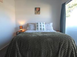 Cozy corner on Cohen, מלון בנלסון