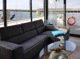 Hausboot Floating House Leni in Ribnitz-Damgarten