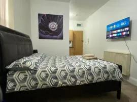 Comfy private studio Moseley