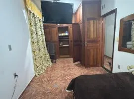 Casa com piscina e churrasqueira