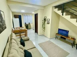 Casa completa com 2 quartos perto do aeroporto - Aventureiro