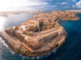 Sea Front Three Bedroom Flat in a Prime Location Sliema 6S