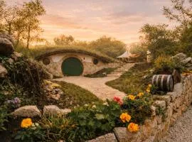 Mobbiton Mostar - Magical Underground Retreat